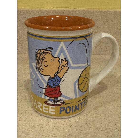 Peanuts Linus Basketball Mug – Gibson 2011 – Three Pointer – 4.5" - Picture 2 of 8